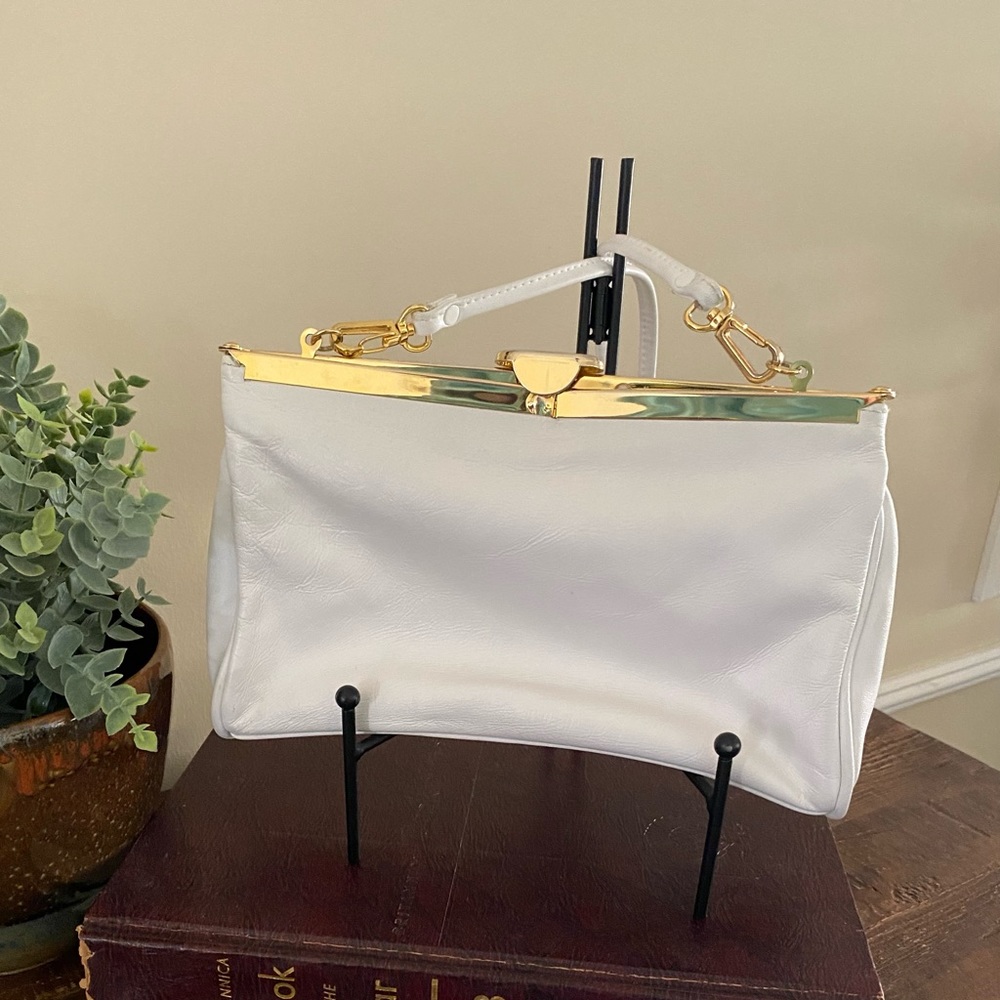 VINTAGE LEATHER White Shoulder Bag. UNIQUE closure/opening hinges on 4 sides,